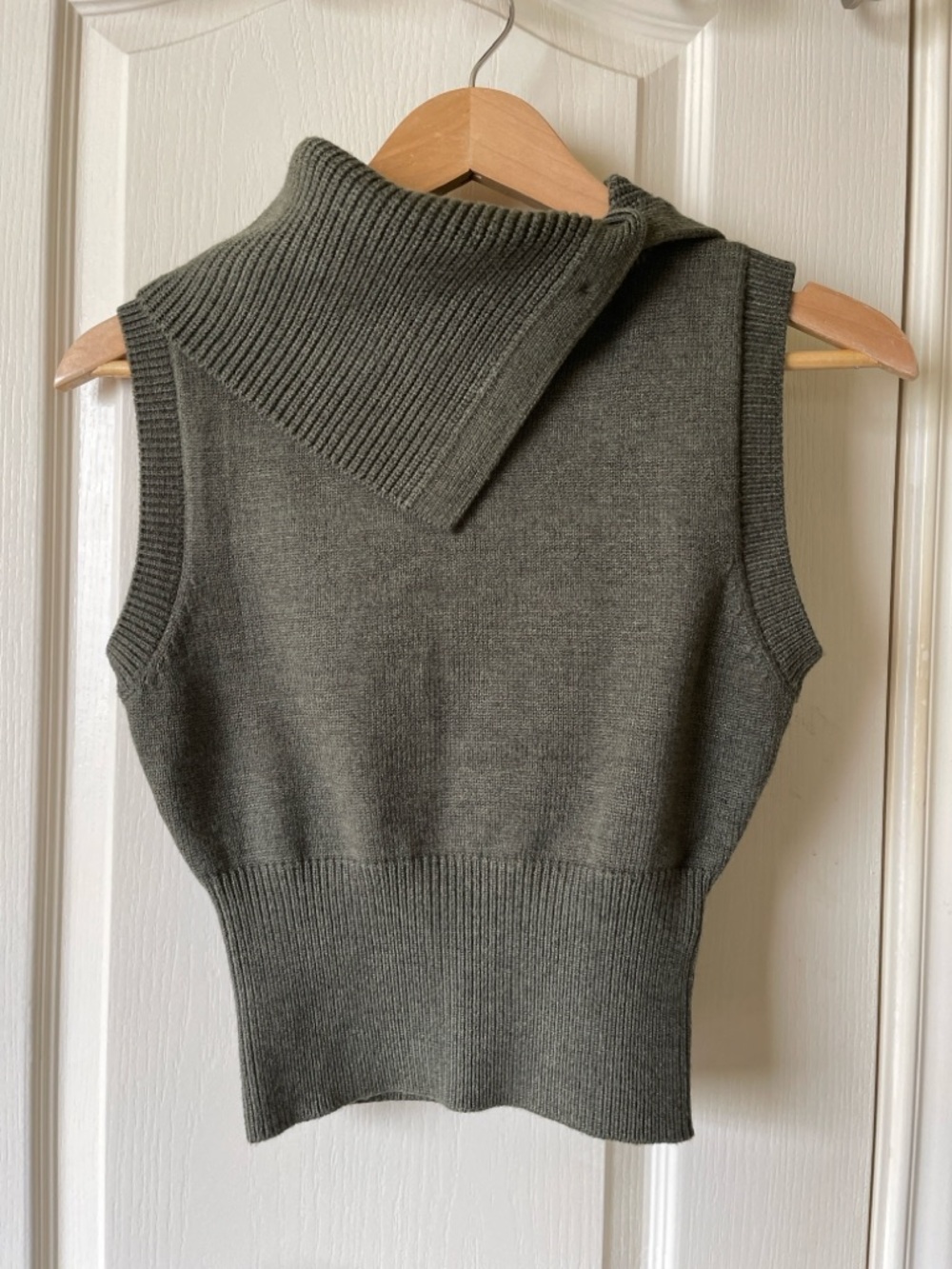 Zara Knit Sweater Vest | Olive Green | Size Small | NWOT | Trendy - Picture 2 of 2